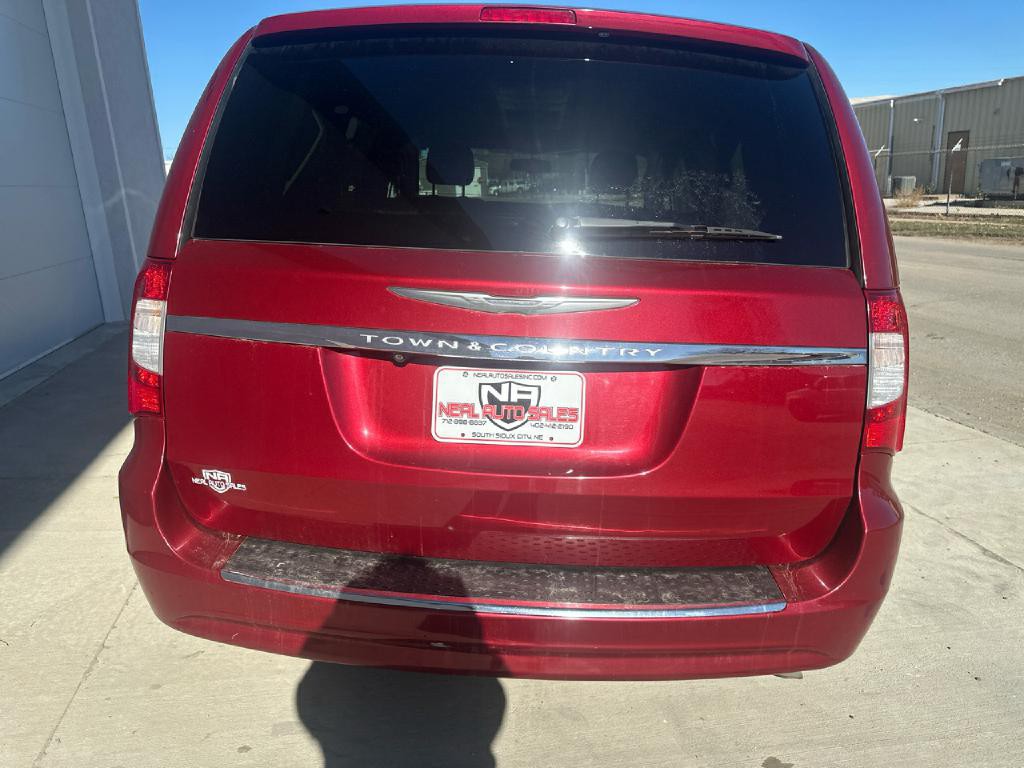 2014 Chrysler Town & Country Image 9