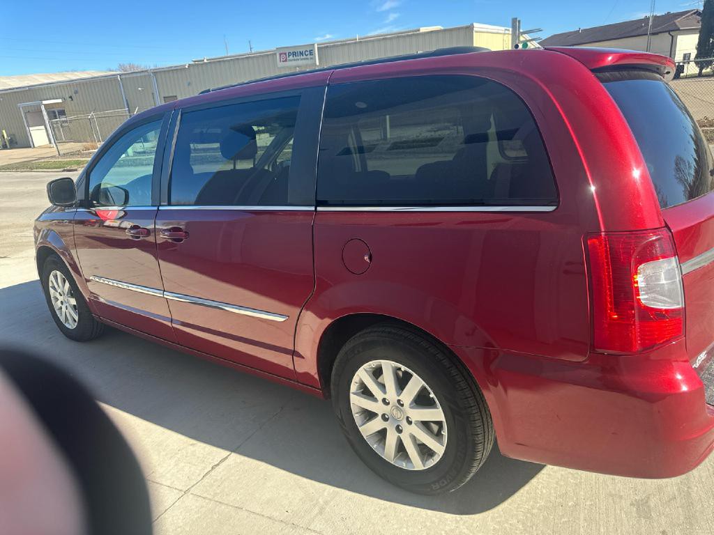 2014 Chrysler Town & Country Image 10