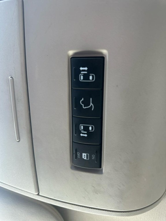 2014 Chrysler Town & Country Image 15