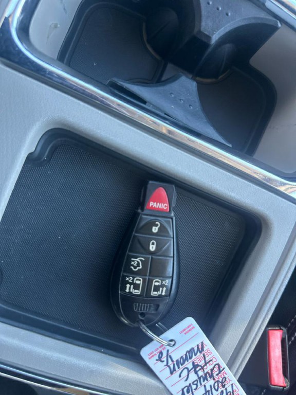 2014 Chrysler Town & Country Image 24