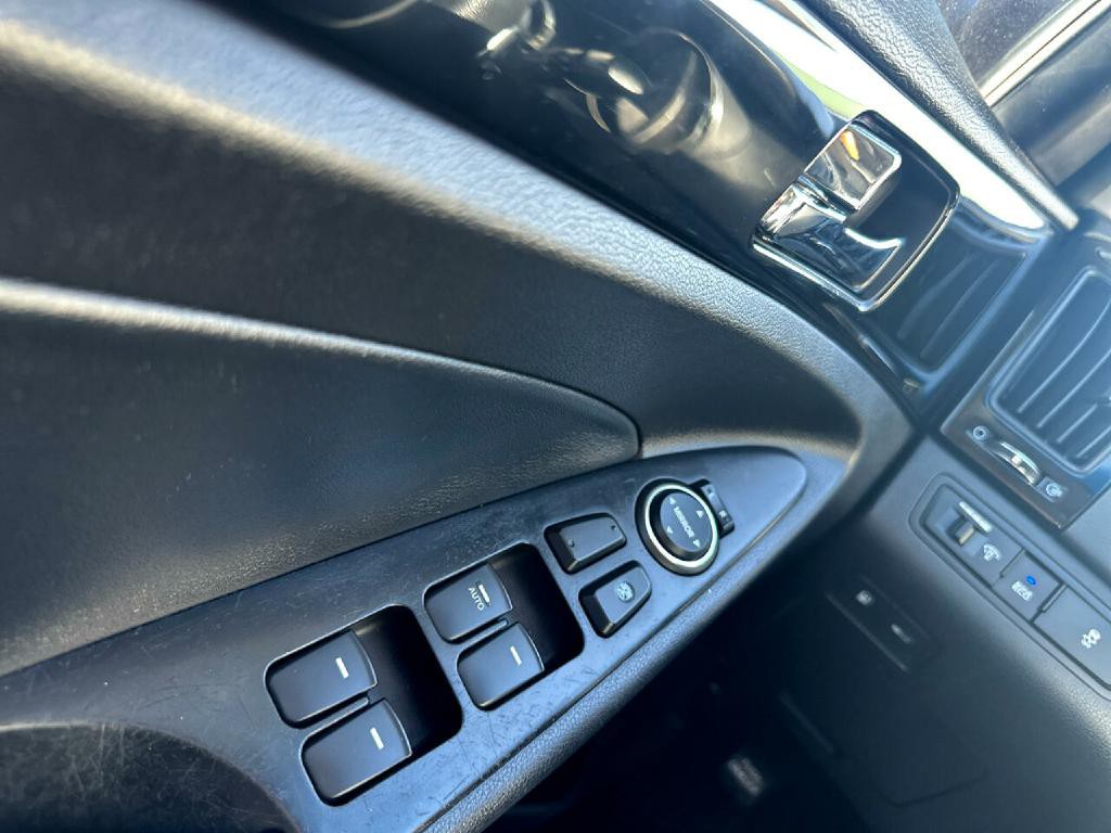 2011 Hyundai Sonata Image 18