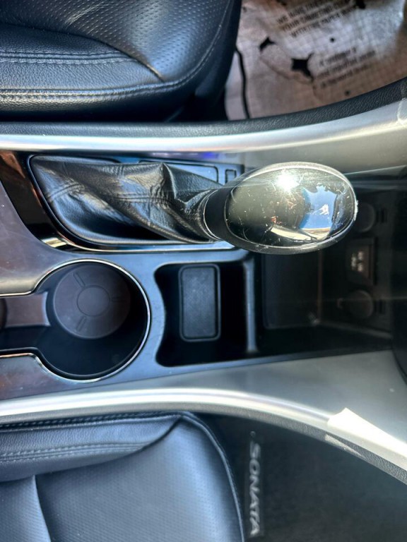 2011 Hyundai Sonata Image 23