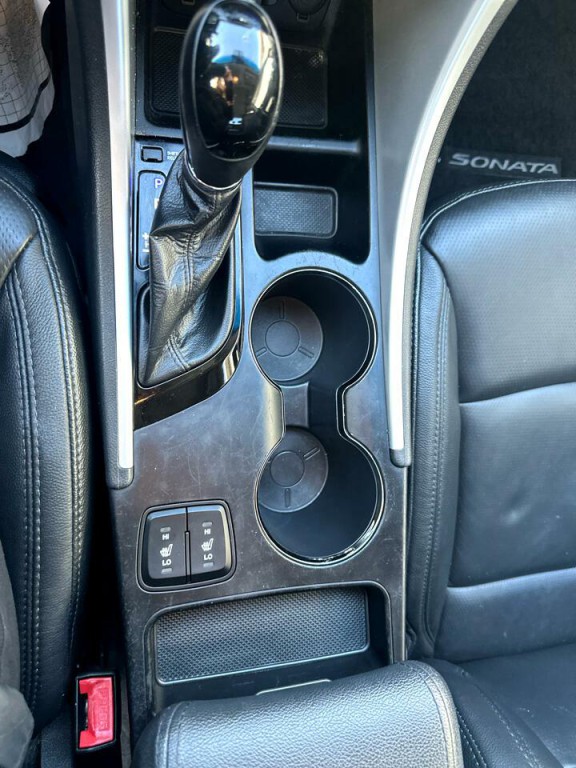 2011 Hyundai Sonata Image 24