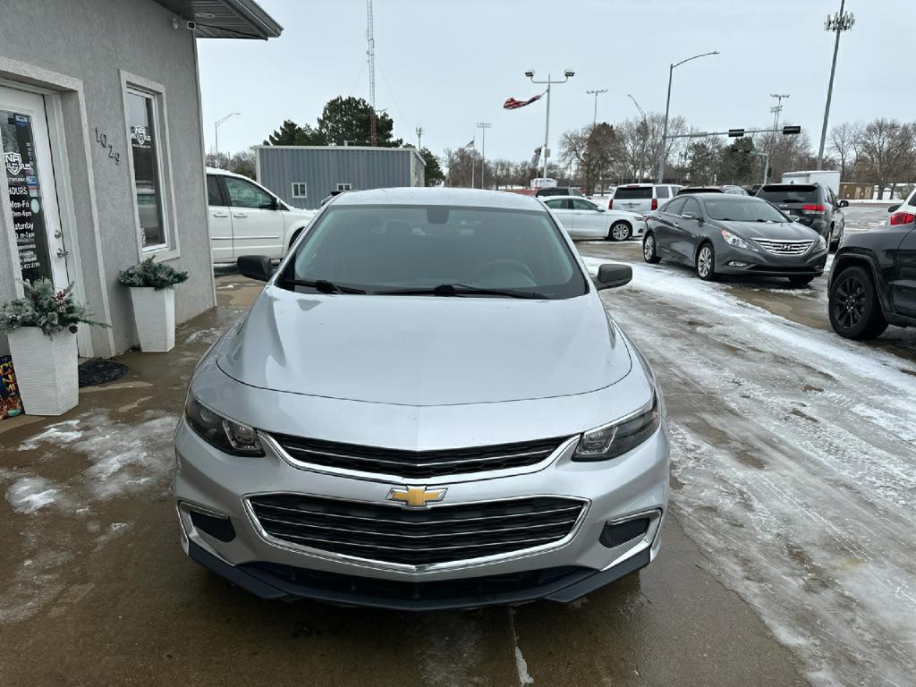 2018 Chevrolet Malibu Image 3