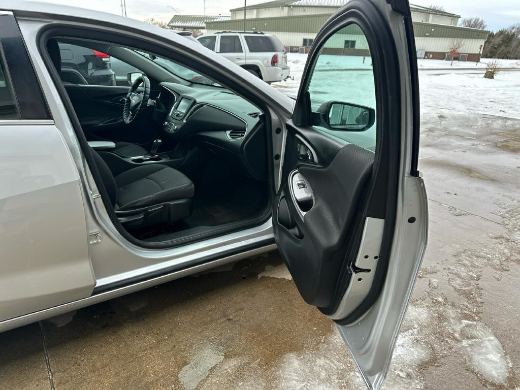 2018 Chevrolet Malibu Image 12