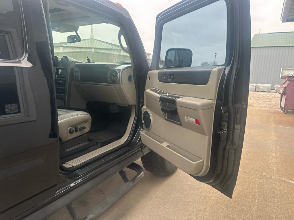 2003 HUMMER H2 Image 13