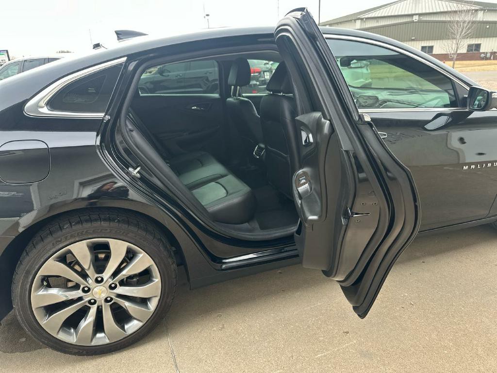 2016 Chevrolet Malibu Image 11
