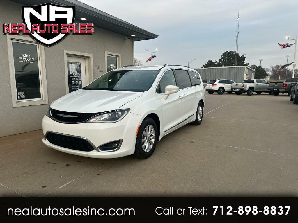 2018 Chrysler Pacifica Image 1