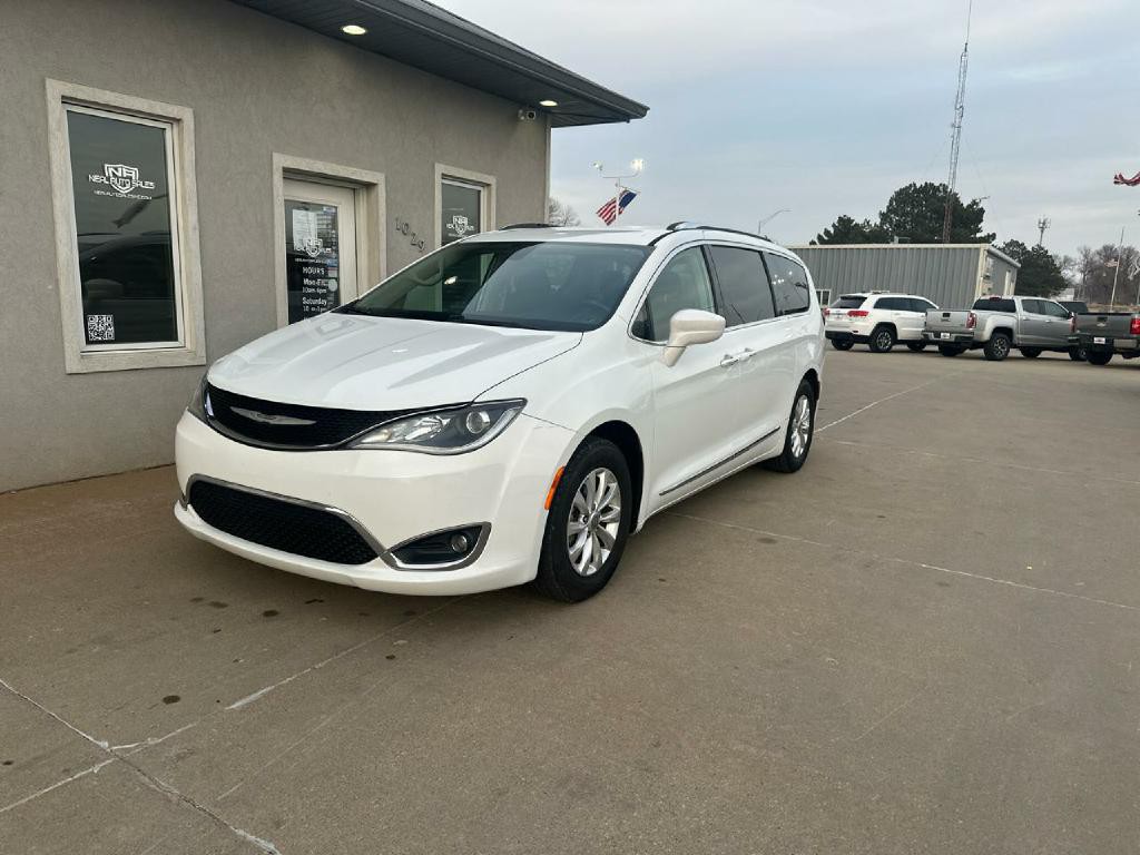 2018 Chrysler Pacifica Image 2
