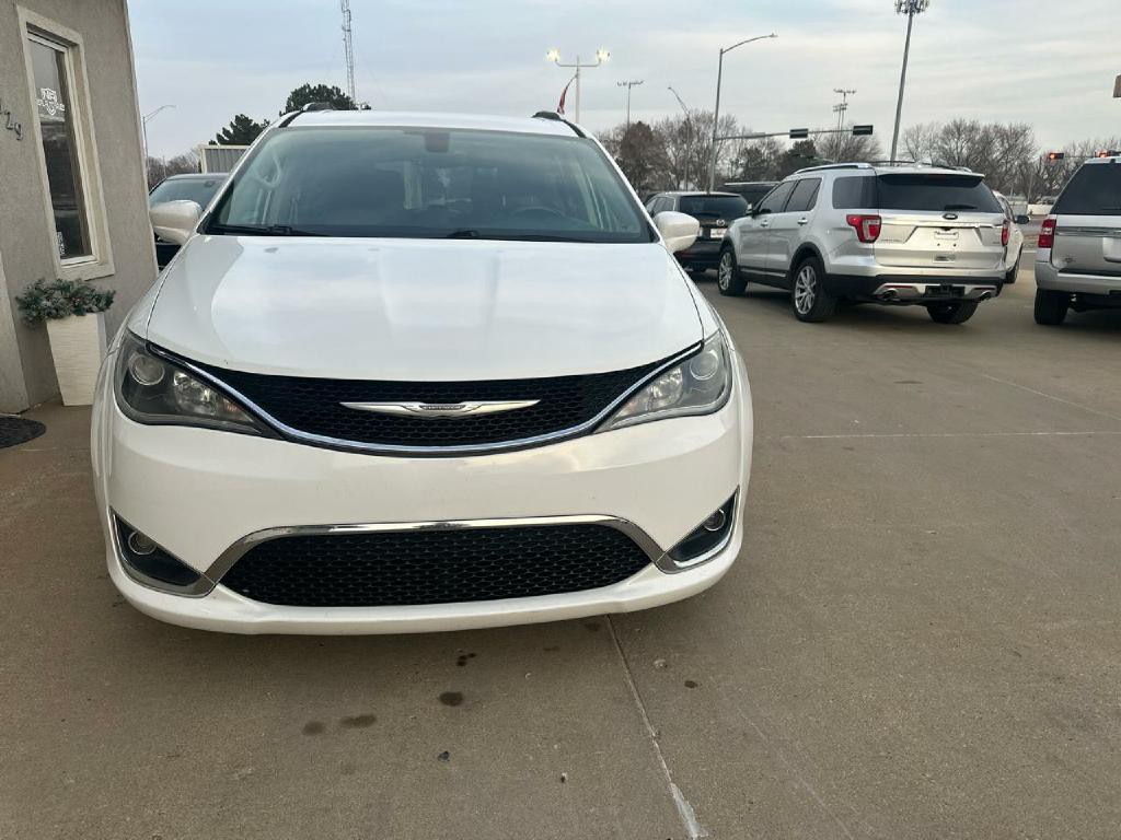 2018 Chrysler Pacifica Image 3