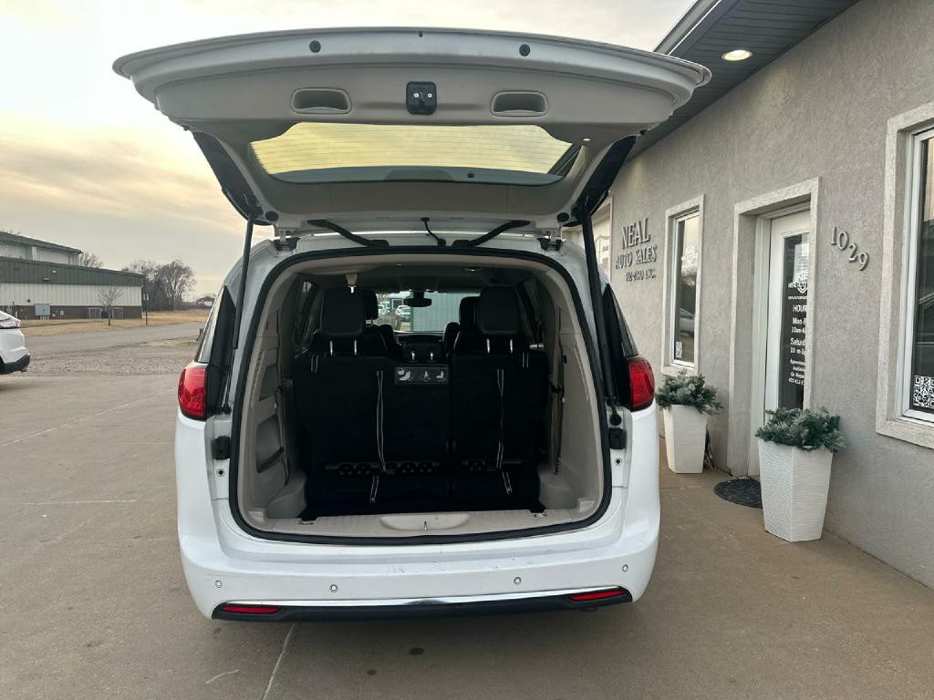 2018 Chrysler Pacifica Image 6