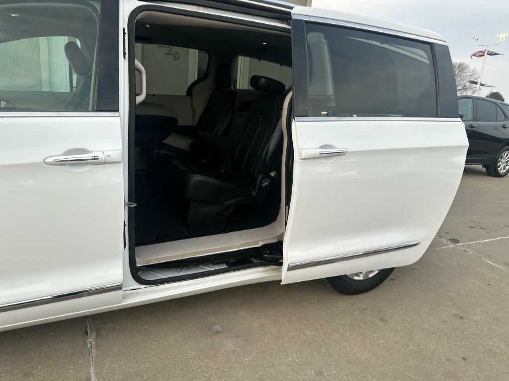 2018 Chrysler Pacifica Image 8
