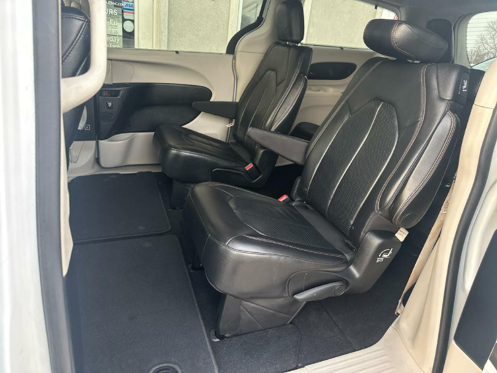2018 Chrysler Pacifica Image 9