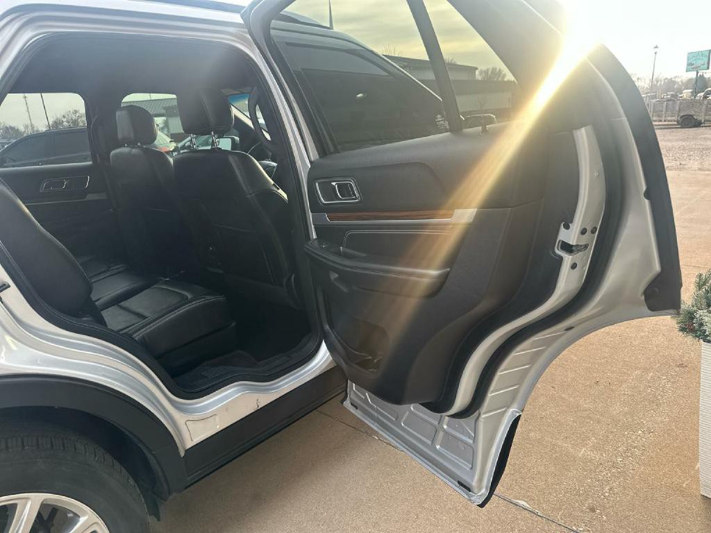 2017 Ford Explorer Image 13