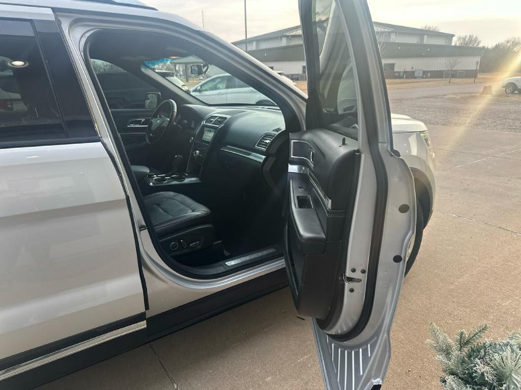 2017 Ford Explorer Image 15