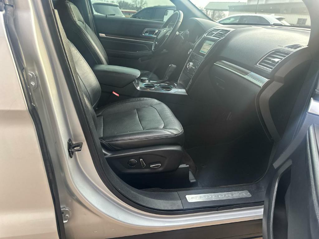 2017 Ford Explorer Image 16