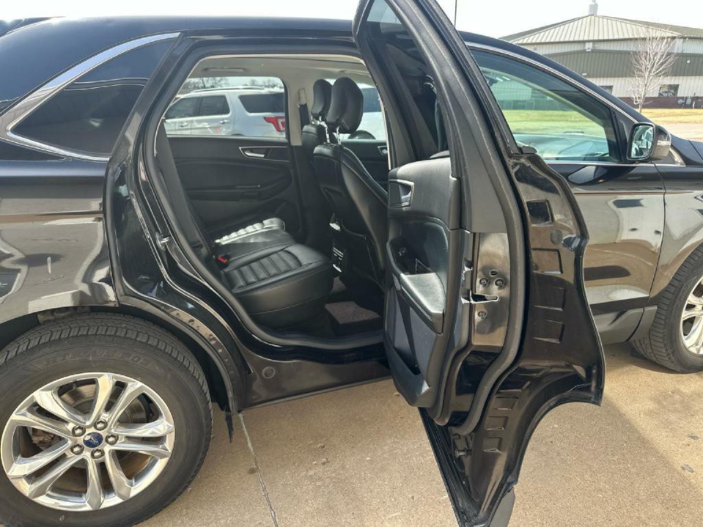 2016 Ford Edge Image 12