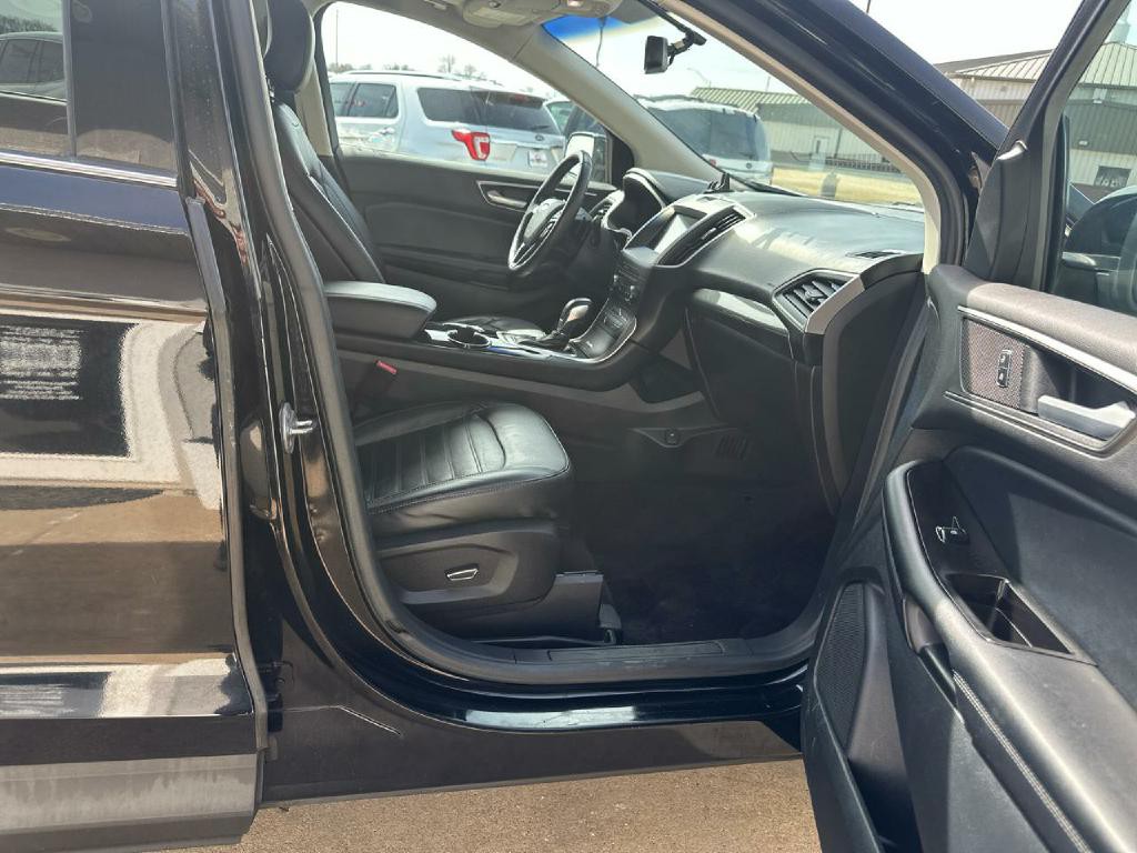 2016 Ford Edge Image 15