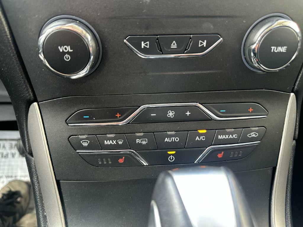 2016 Ford Edge Image 21