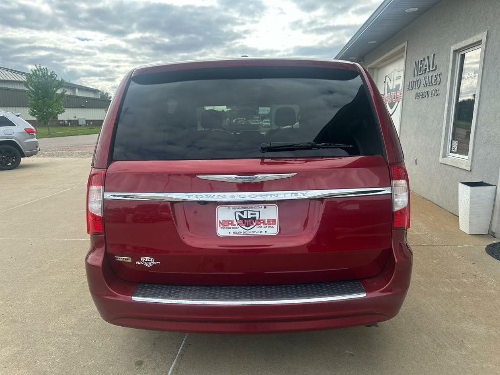2016 Chrysler Town & Country Image 5