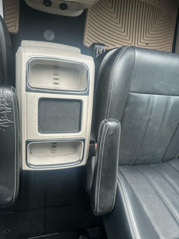 2016 Chrysler Town & Country Image 20