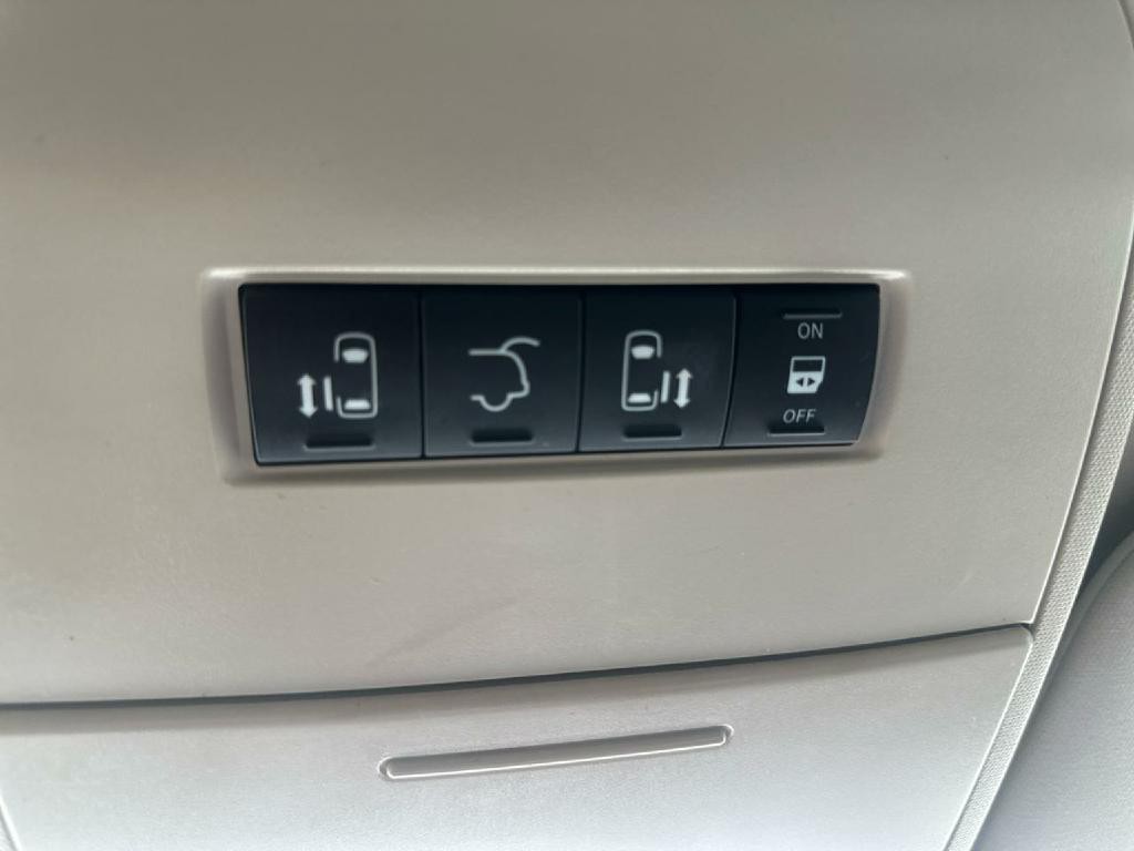 2016 Chrysler Town & Country Image 22