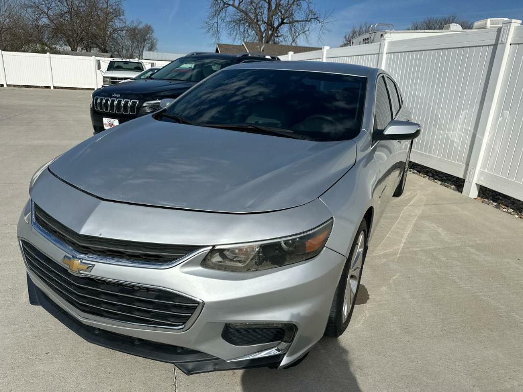 2017 Chevrolet Malibu Image 2
