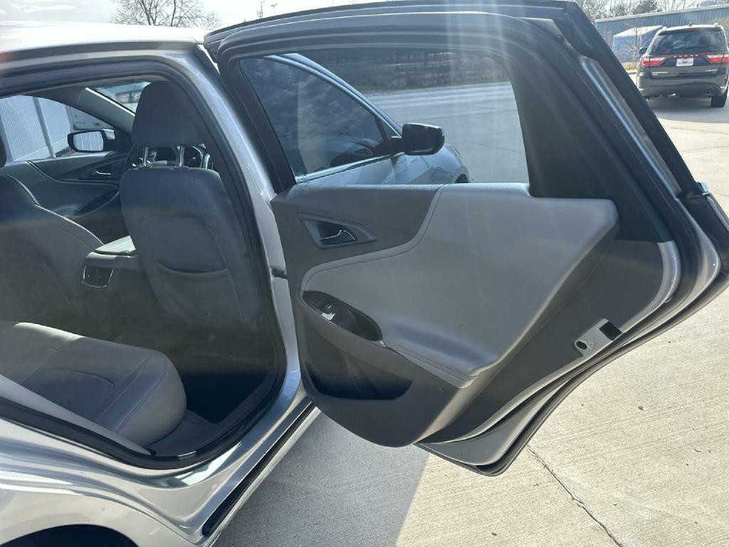 2017 Chevrolet Malibu Image 8