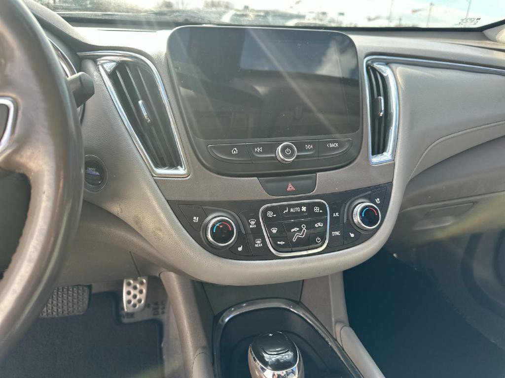 2017 Chevrolet Malibu Image 12
