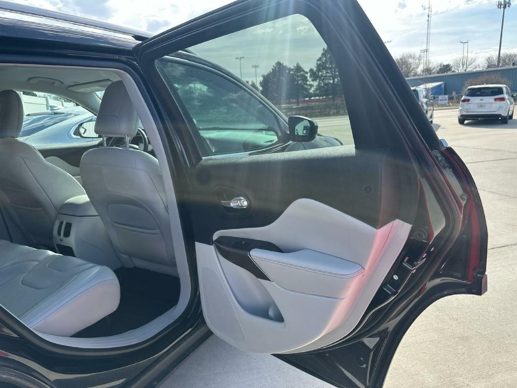 2019 Jeep Cherokee Image 9