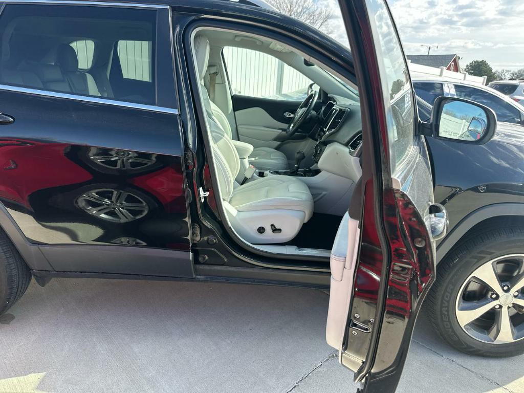 2019 Jeep Cherokee Image 11