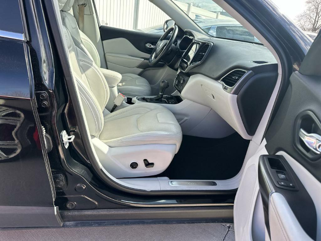 2019 Jeep Cherokee Image 12