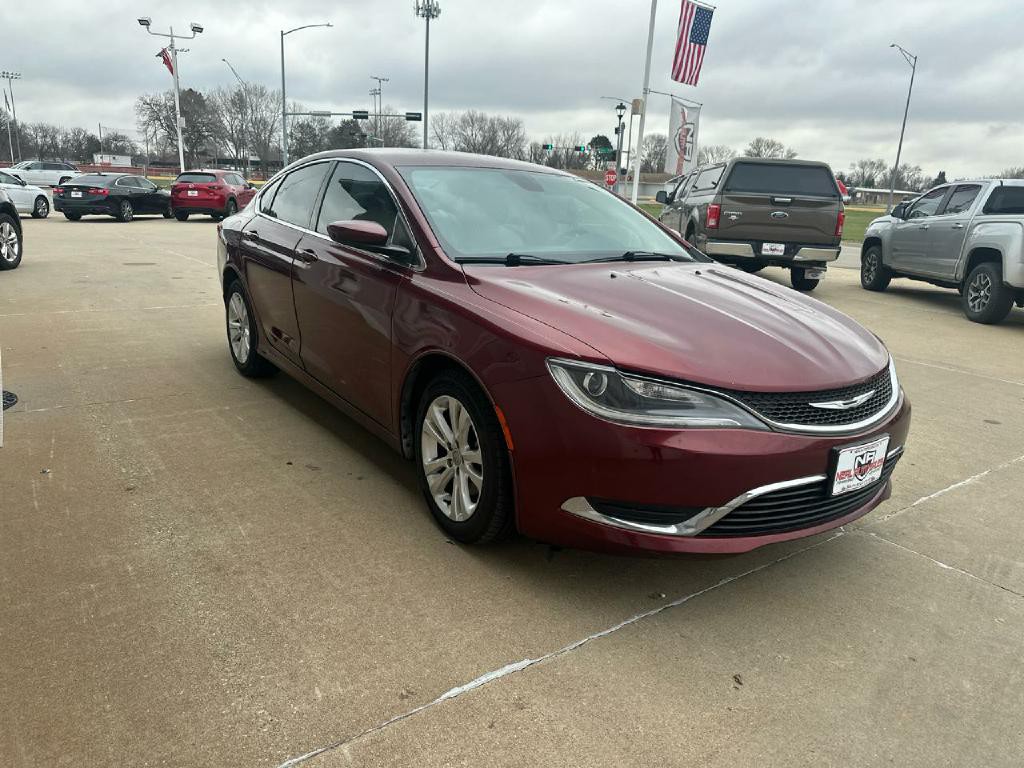 2015 Chrysler 200 Image 4