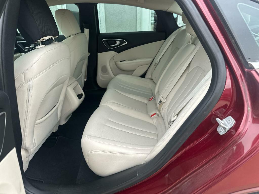 2015 Chrysler 200 Image 7