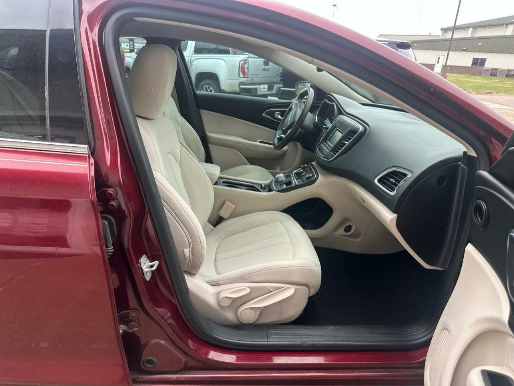 2015 Chrysler 200 Image 13
