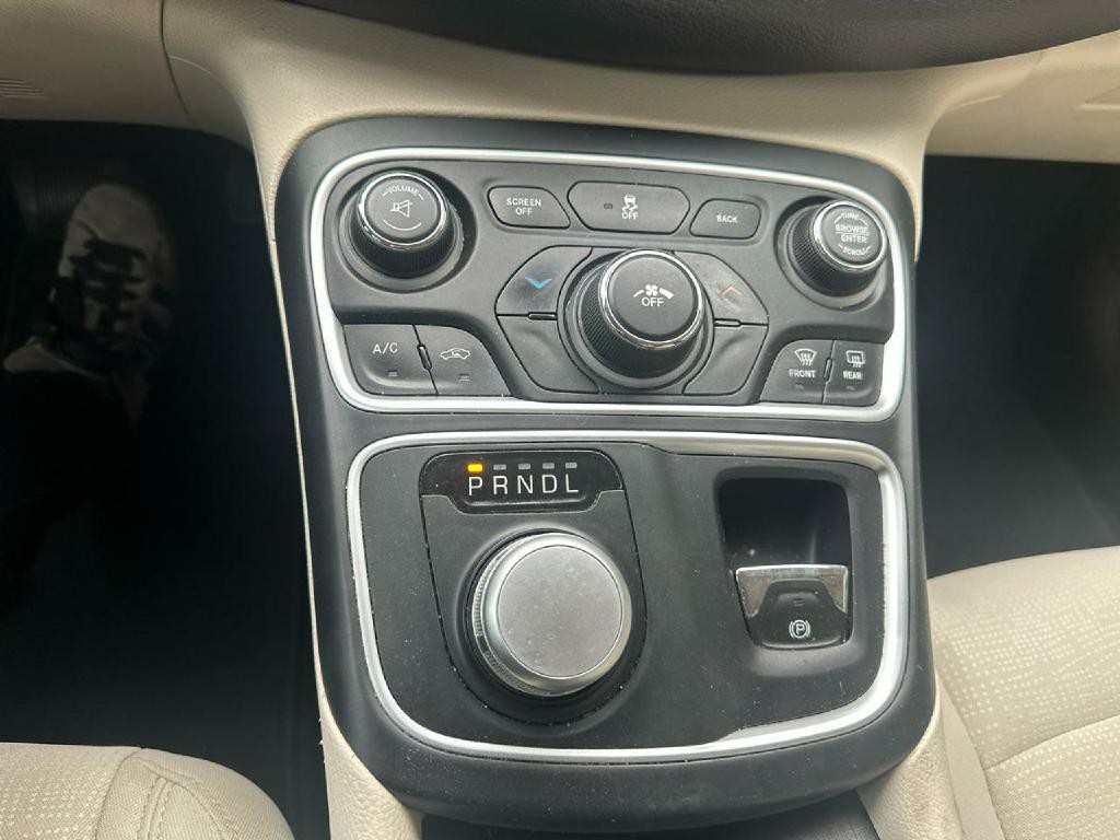 2015 Chrysler 200 Image 19