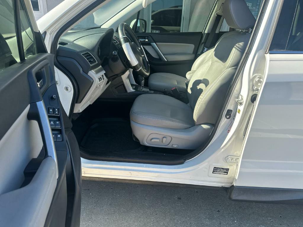 2016 Subaru Forester Image 12