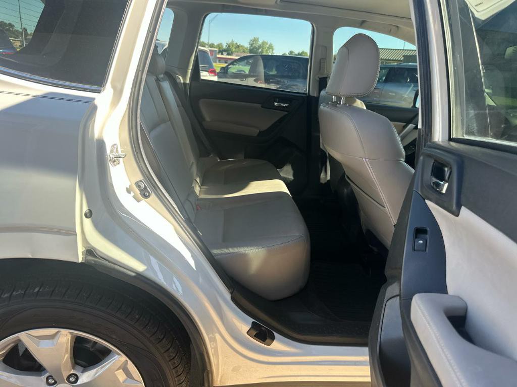 2016 Subaru Forester Image 14