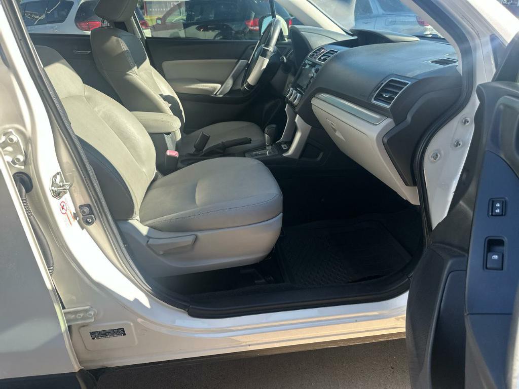 2016 Subaru Forester Image 17