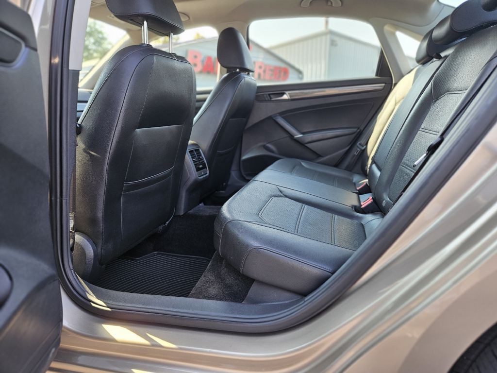 2016 Volkswagen Passat Image 5