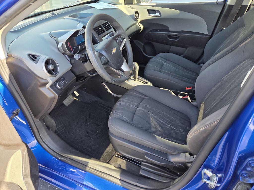 2016 Chevrolet Sonic Image 3