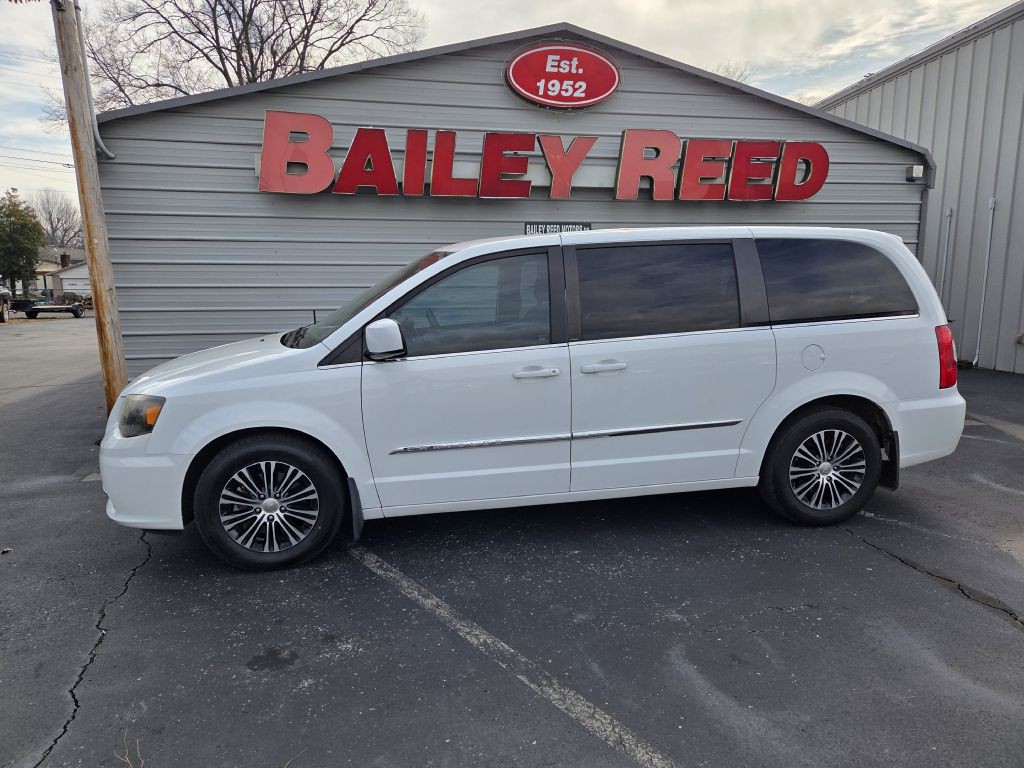 2014 Chrysler Town & Country Image 1