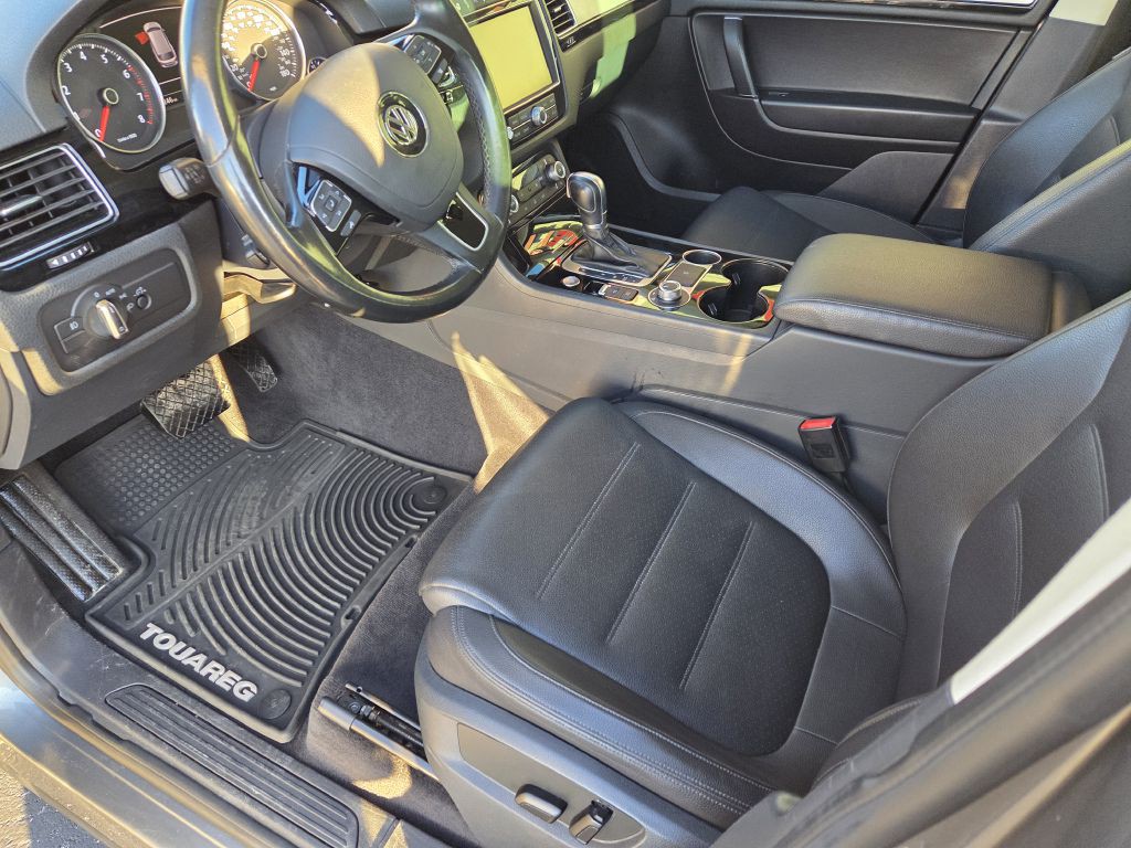 2017 Volkswagen Touareg Image 4