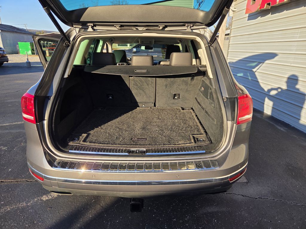 2017 Volkswagen Touareg Image 6