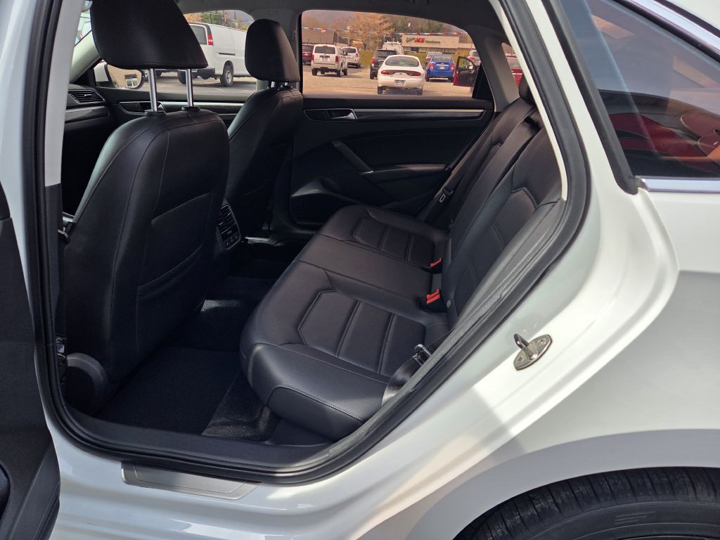 2017 Volkswagen Passat Image 5