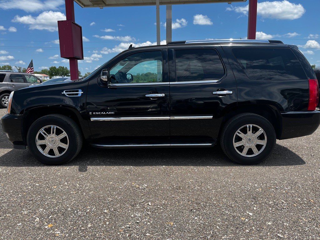 2008 Cadillac Escalade Image 2