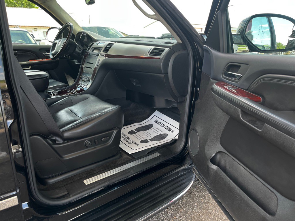 2008 Cadillac Escalade Image 10