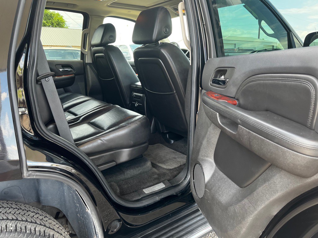 2008 Cadillac Escalade Image 11
