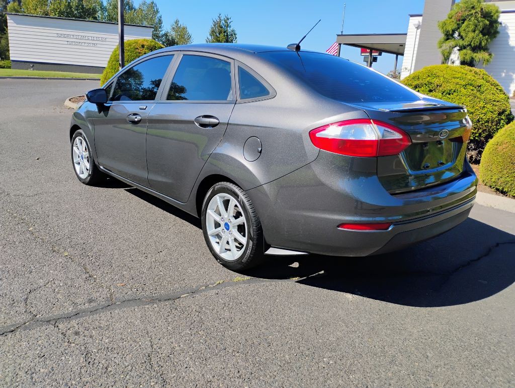 2015 Ford Fiesta Image 1