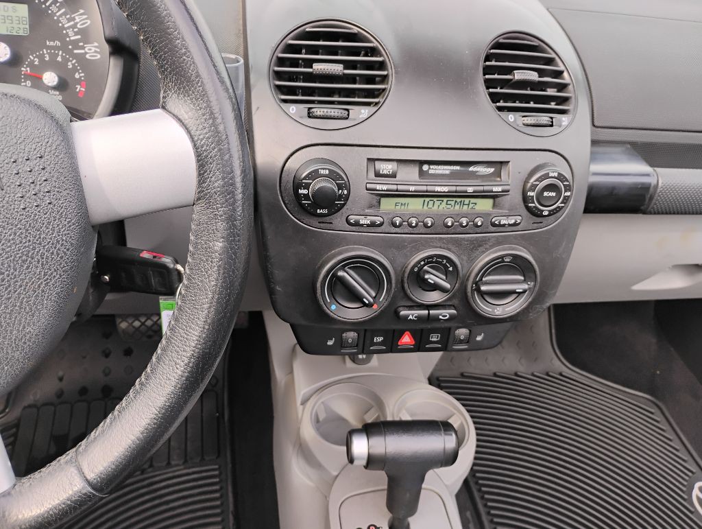 2003 Volkswagen Beetle Image 7
